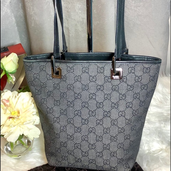 Gucci Handbags - 💯 Authentic Gucci Bucket Bag 💯